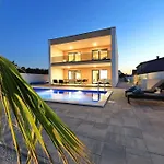 Good Vibes With Heated Pool Villa *