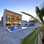 Good Vibes With Heated Pool * Vrsi
