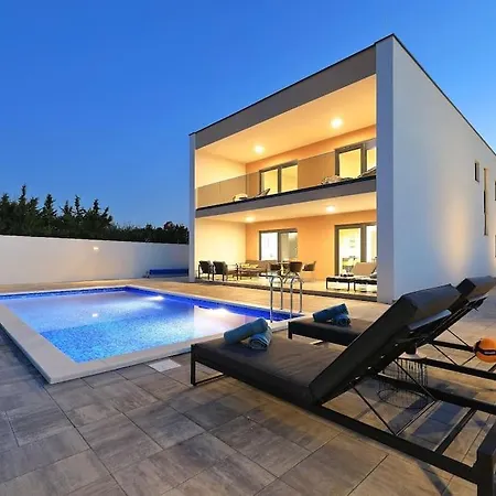 Good Vibes With Heated Pool * Vrsi