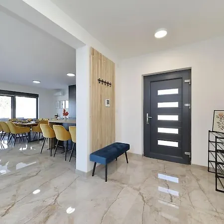 Good Vibes With Heated Pool Vrsi