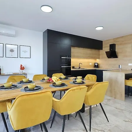 Good Vibes With Heated Pool