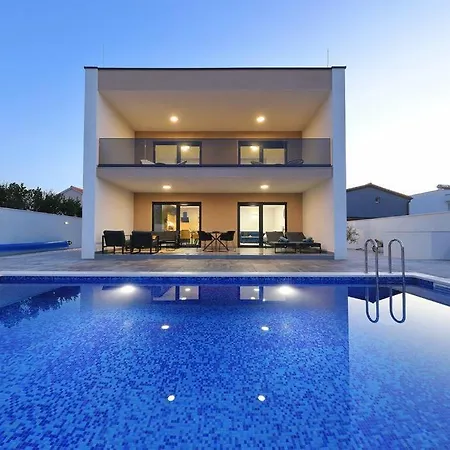 Good Vibes With Heated Pool Vrsi