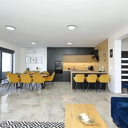 Good Vibes With Heated Pool Vrsi