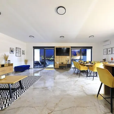 Good Vibes With Heated Pool Villa *