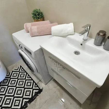 Good Vibes With Heated Pool *