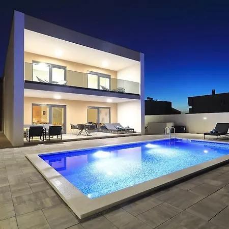 Good Vibes With Heated Pool