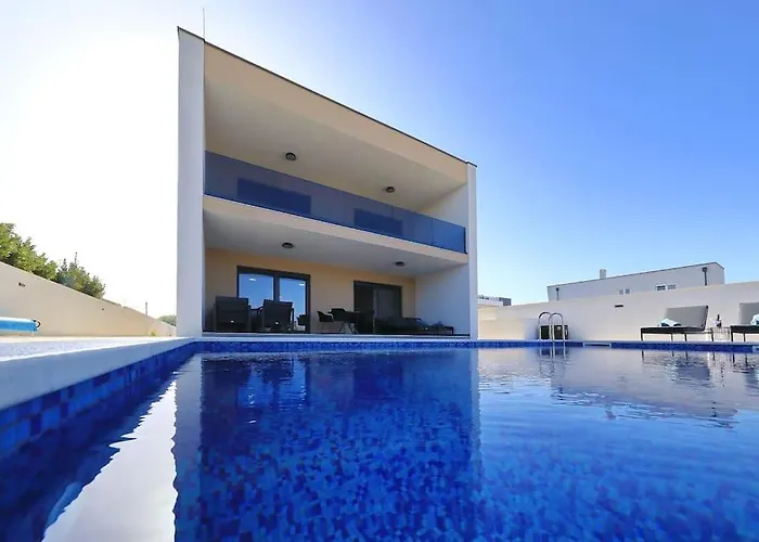 Good Vibes With Heated Pool Villa