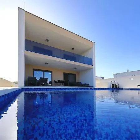 Good Vibes With Heated Pool Villa