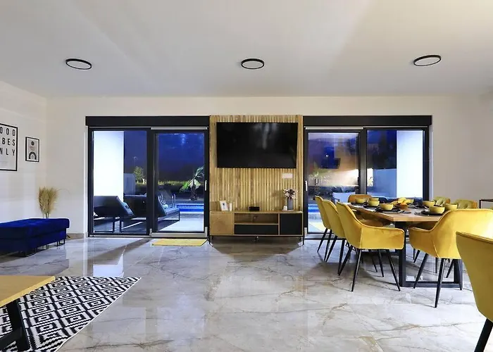 Good Vibes With Heated Pool Villa